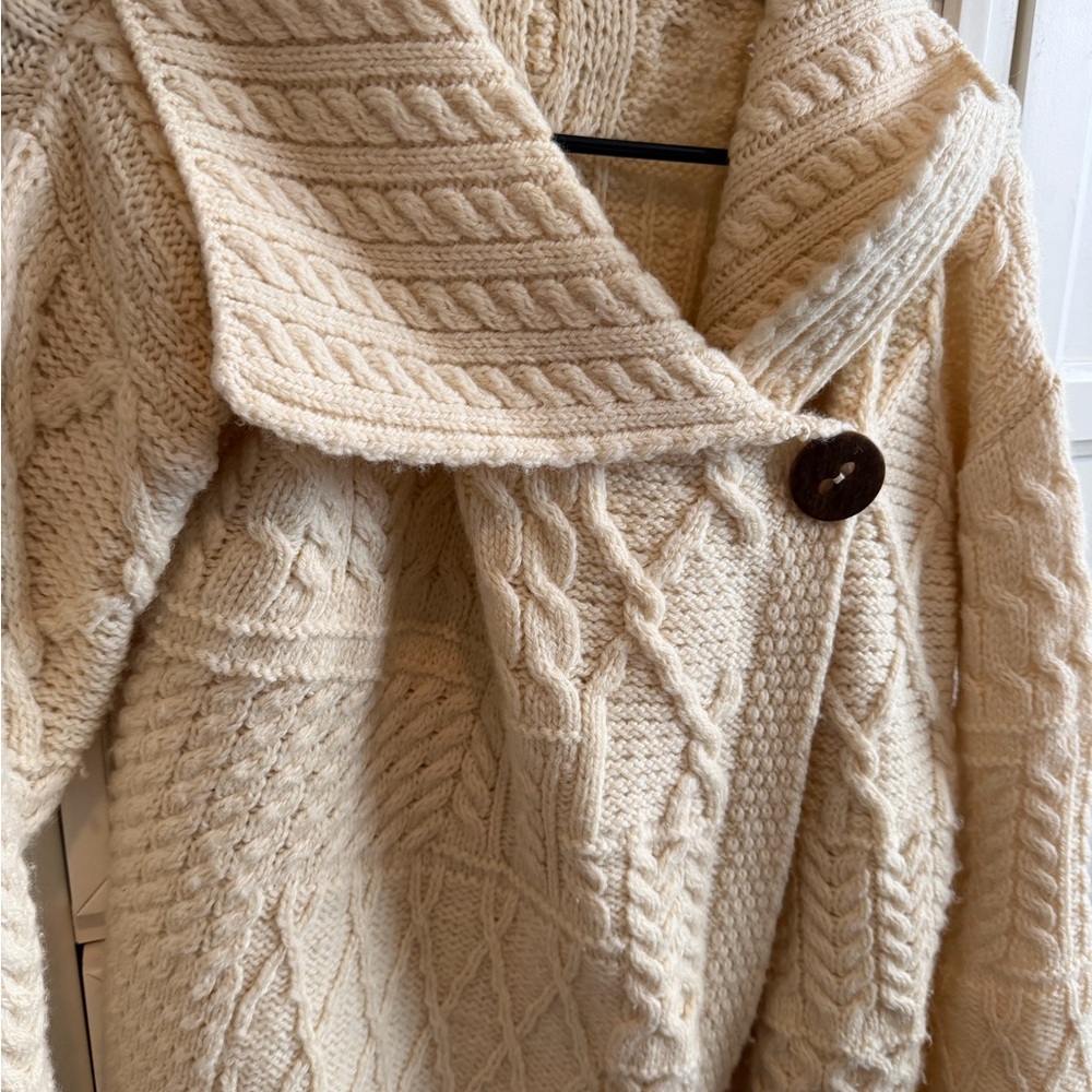 Carraig Donn 100% Merino Wool Sweater - Picture 3 of 10